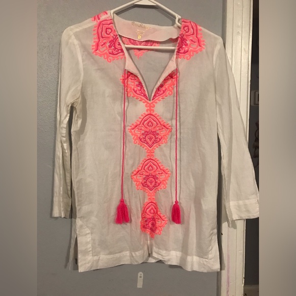Lilly Pulitzer Amelia Island White Top with Pink Embroidery - Picture 11 of 16